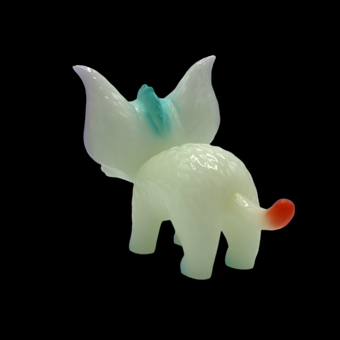 Art Junkie - Yanchar Cat Designer Con 2024 GID (Q Pop Exclusive